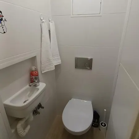 Habitación en casa particular Charming Bedroom With Shared Bathroom Tallin